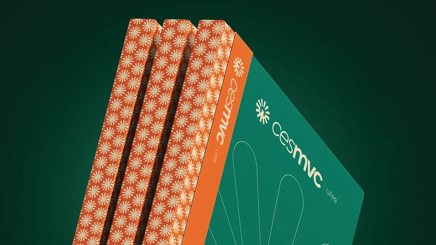 Composição com livros e a identidade CESMVC UFPR