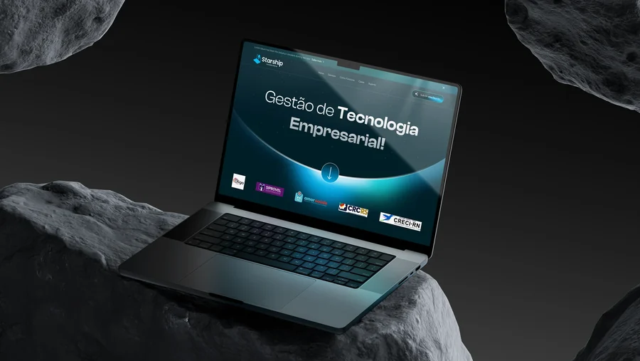 Projeto de web design Starship apresentado em notebook